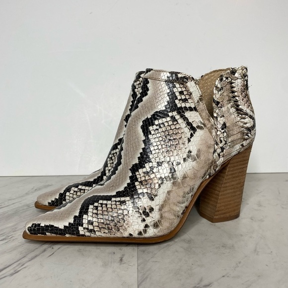 Vince Camuto Delsimba Snakeskin Bootie 7M - Picture 12 of 12